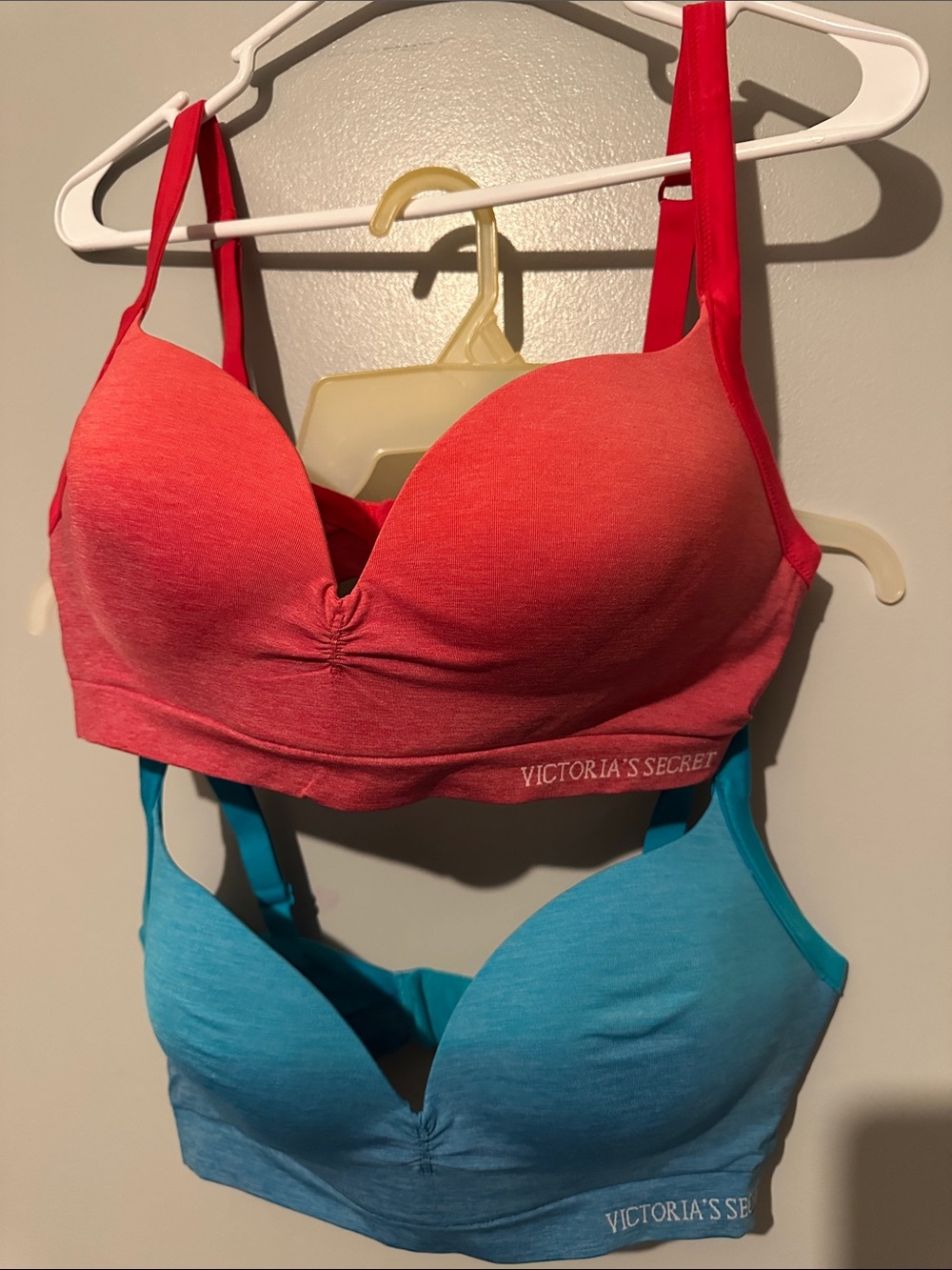 34D Victoria’s Secret Coral Red & Aqua Blue Seamless Lightly Padded Bras